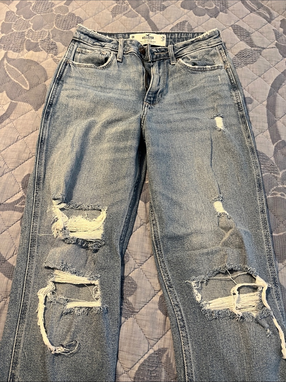 Hollister Women's Light Wash Distressed Boyfriend Jeans